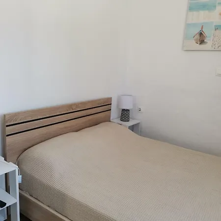 דירה Small